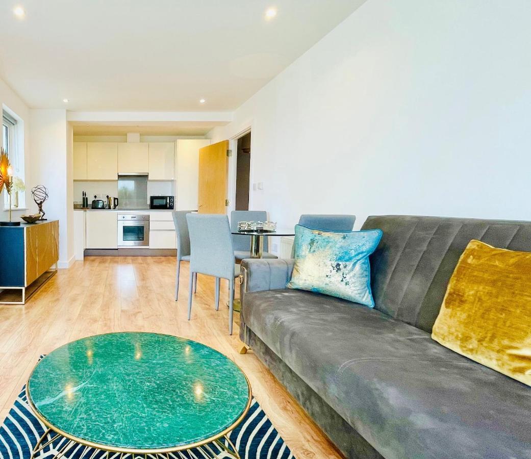 Urban Gem Apartment- Free Parking Энфилд Экстерьер фото