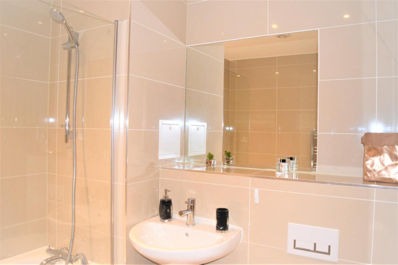Urban Gem Apartment- Free Parking Энфилд Экстерьер фото