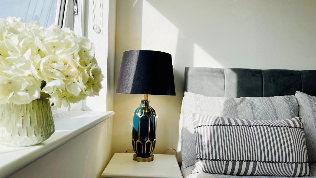 Urban Gem Apartment- Free Parking Энфилд Экстерьер фото