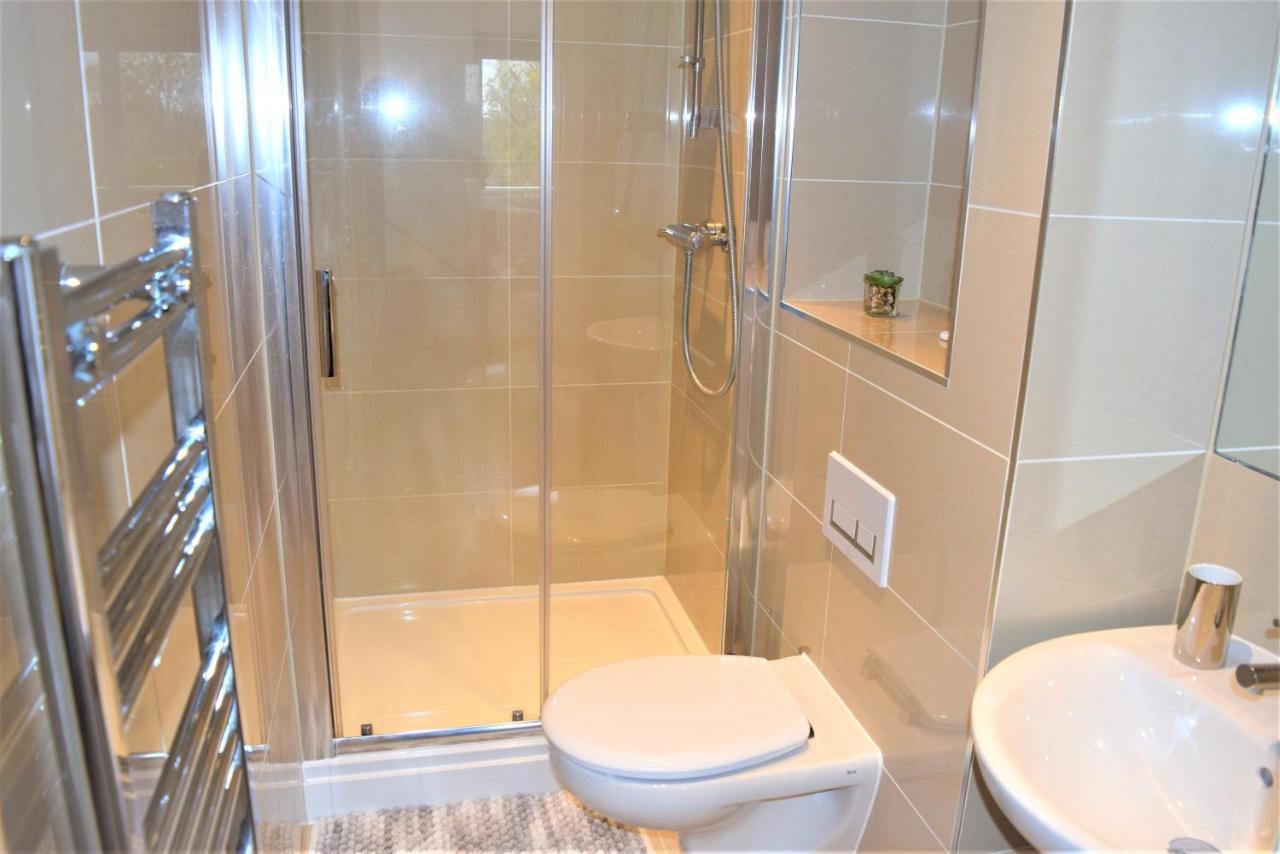 Urban Gem Apartment- Free Parking Энфилд Экстерьер фото
