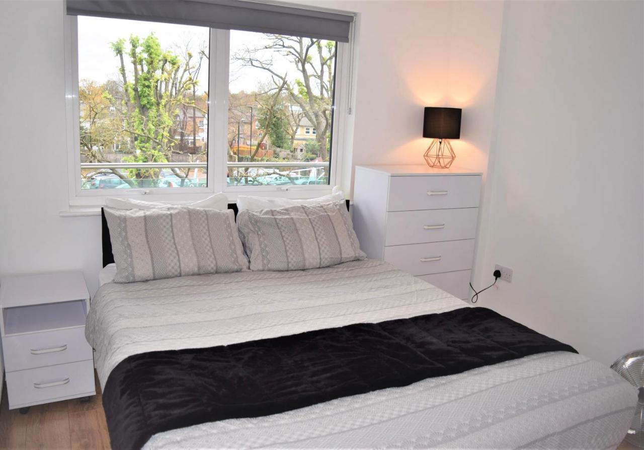 Urban Gem Apartment- Free Parking Энфилд Экстерьер фото