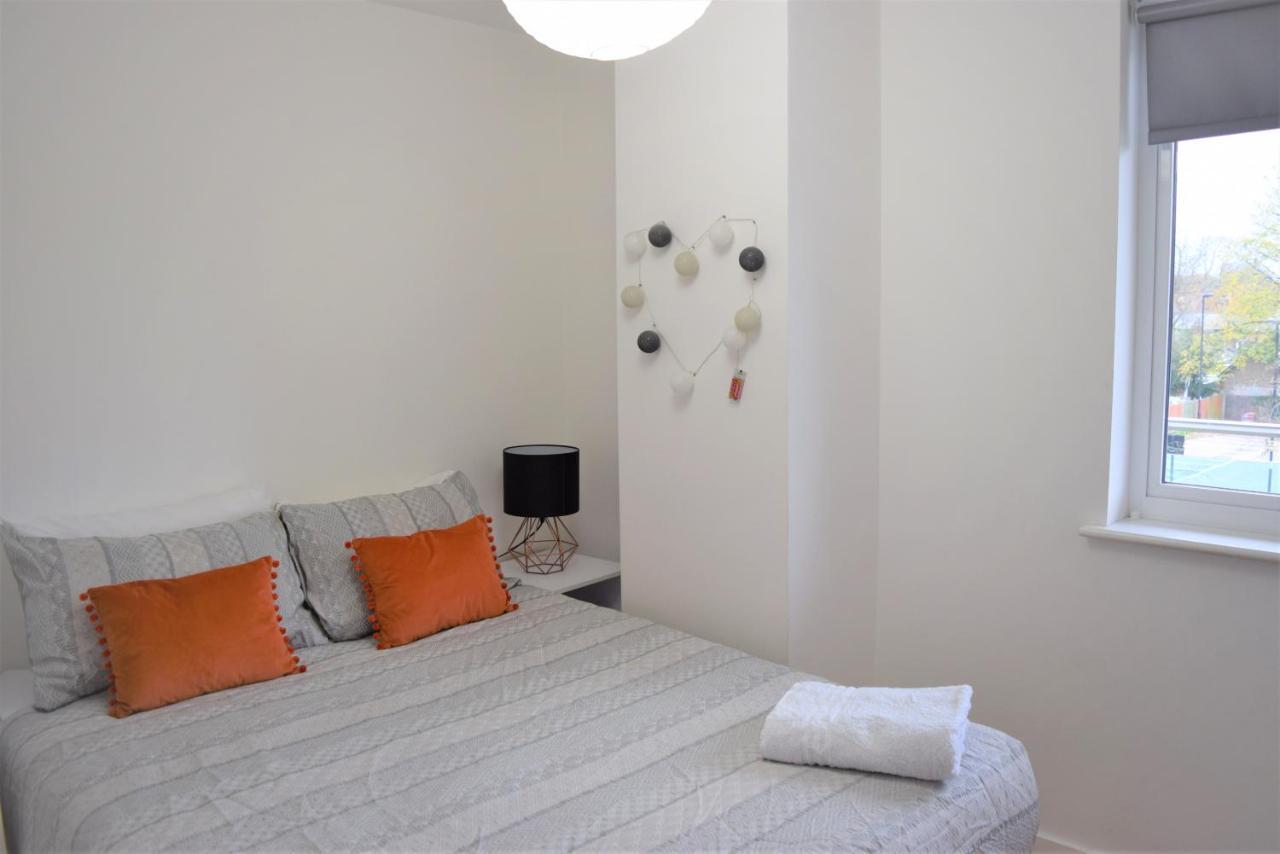 Urban Gem Apartment- Free Parking Энфилд Экстерьер фото