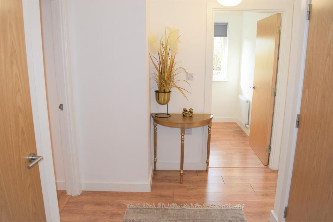 Urban Gem Apartment- Free Parking Энфилд Экстерьер фото